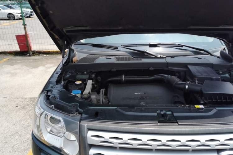 Used Land Rover Freelander 2 2012 2.2T SD4 SE Diesel Edition Engine Bay Right