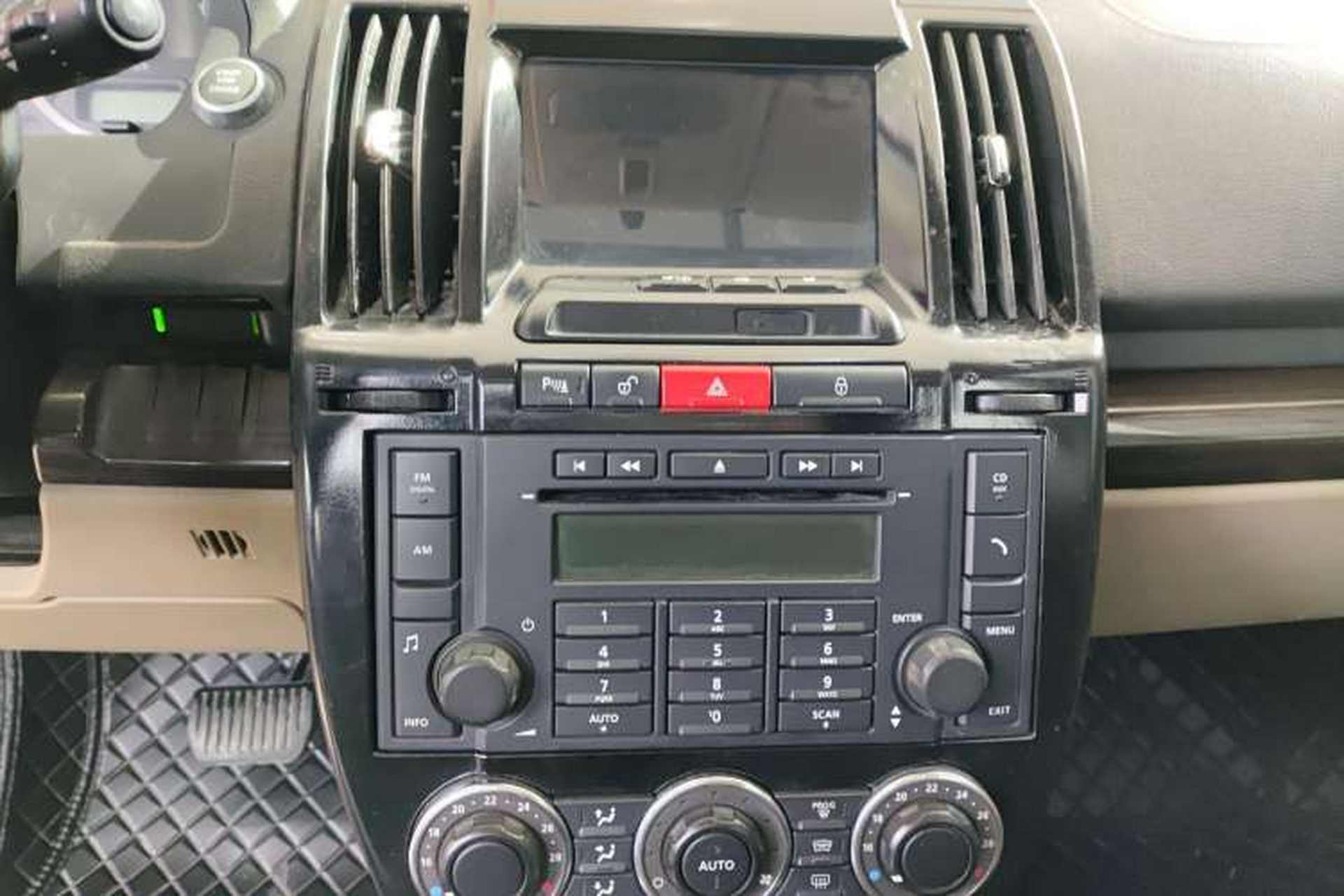 Used Land Rover Freelander 2 2012 2.0T Si4 SE Gasoline Version Audio And AC Panel