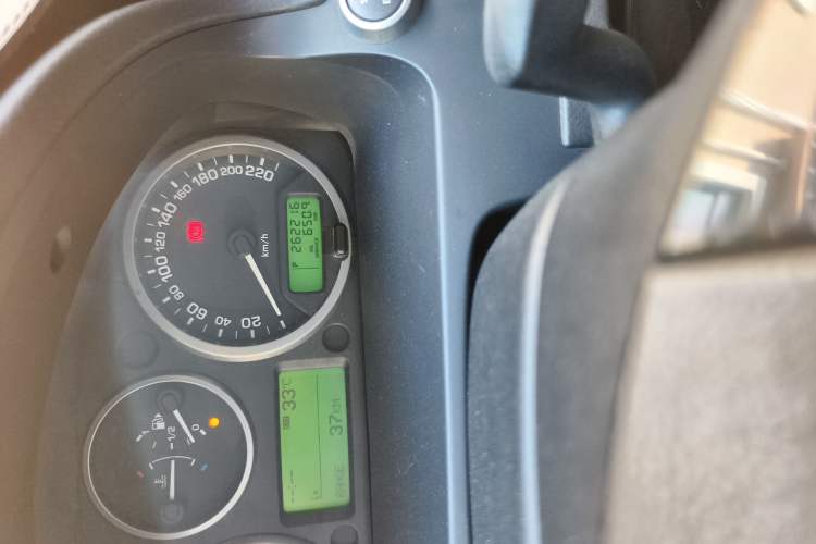 Used Land Rover Freelander 2 2012 2.0T Si4 HSE Gasoline Version Odometer Close Up