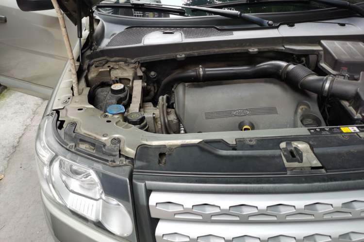 Used Land Rover Freelander 2 2012 2.2T SD4 SE Diesel Edition Engine Bay Right