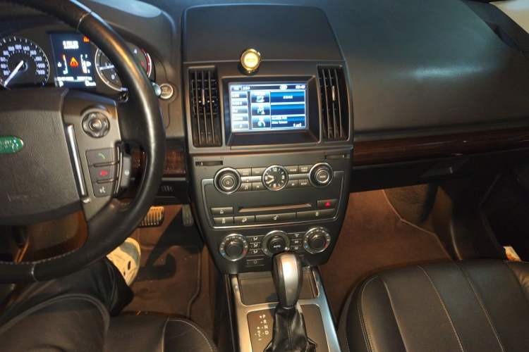 Used Land Rover Freelander 2 2012 2.2T SD4 S Diesel Version Audio And AC Panel