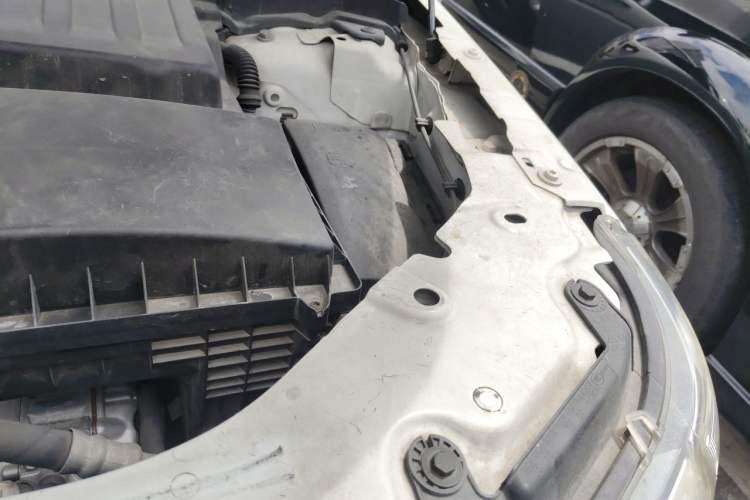 Used Land Rover Freelander 2 2012 3.2L Christmas & New Year Special Edition SE Engine Bay Left