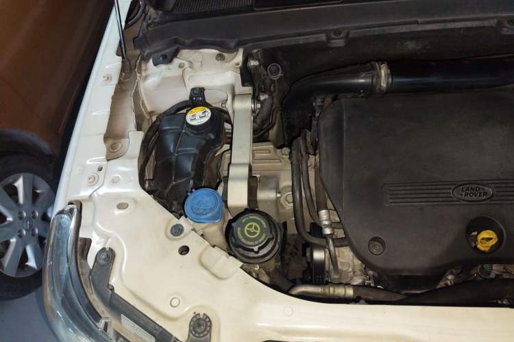 Used Land Rover Freelander 2 2012 2.2T SD4 S Diesel Version Engine Bay Right