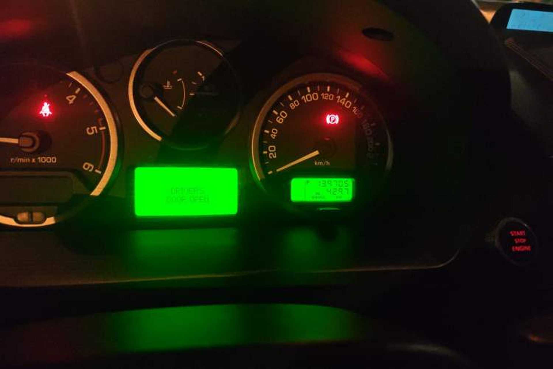 Used Land Rover Freelander 2 2012 2.2T SD4 S Diesel Version Odometer Close Up