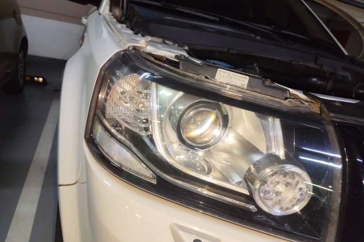 Used Land Rover Freelander 2 2012 2.2T SD4 S Diesel Version Right Front Headlight