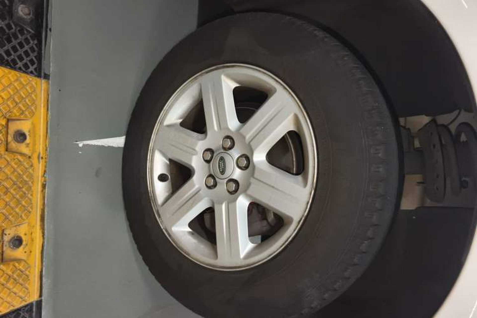 Used Land Rover Freelander 2 2012 2.2T SD4 S Diesel Version Right Front Wheel Hub