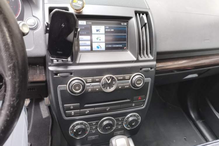 Used Land Rover Freelander 2 2013 2.0T Si4 SE Gasoline Edition Audio And AC Panel