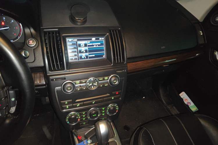 Used Land Rover Freelander 2 2013 2.2T SD4 SE Diesel Edition Audio And AC Panel