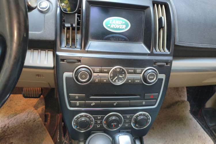 Used Land Rover Freelander 2 2013 2.2T SD4 SE Diesel Edition Audio And AC Panel