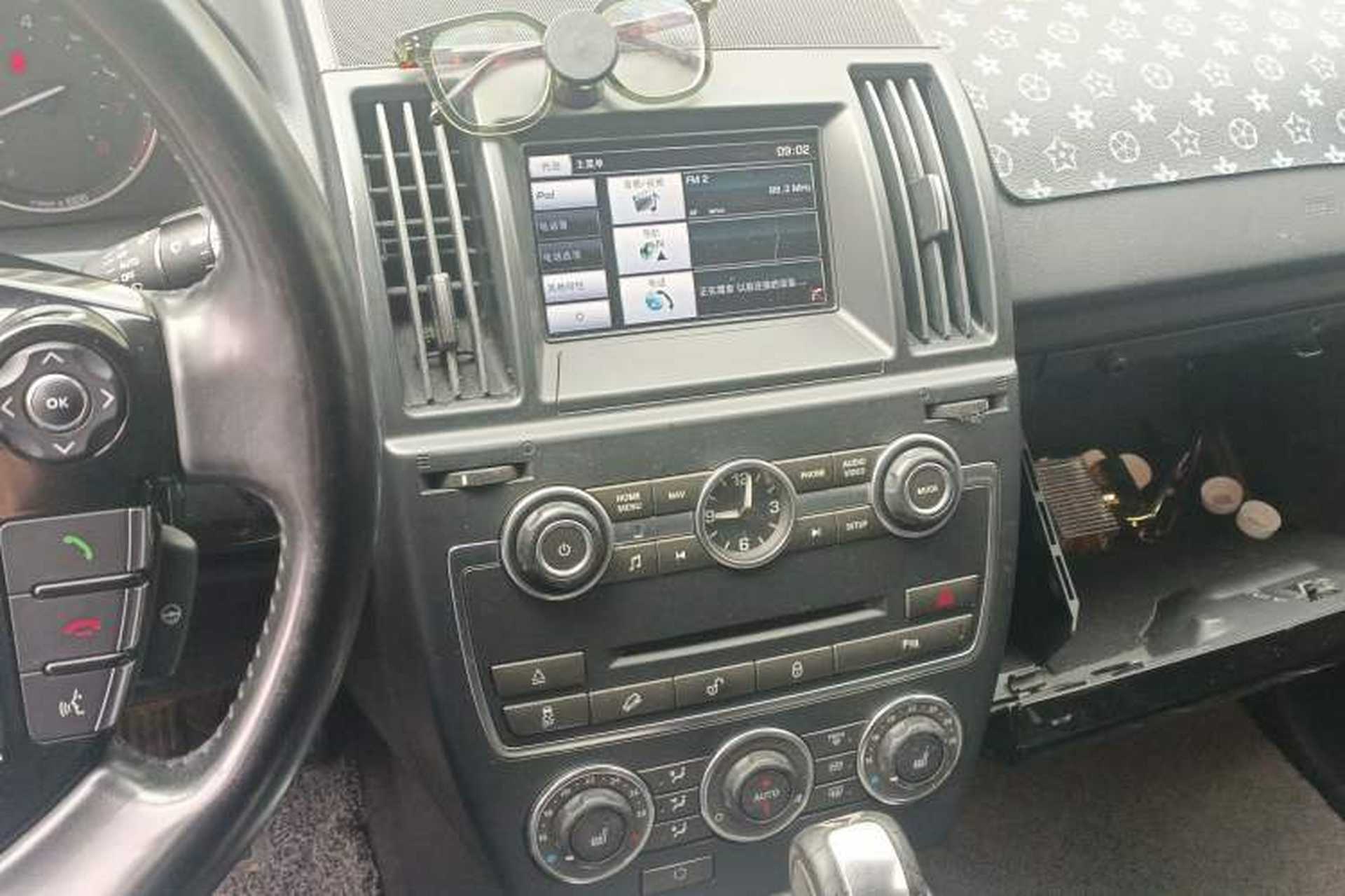 Used Land Rover Freelander 2  Audio And AC Panel