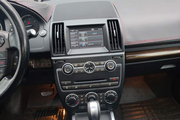 Used Land Rover Freelander 2 2013 2.2T SD4 SE Diesel Edition Audio And AC Panel