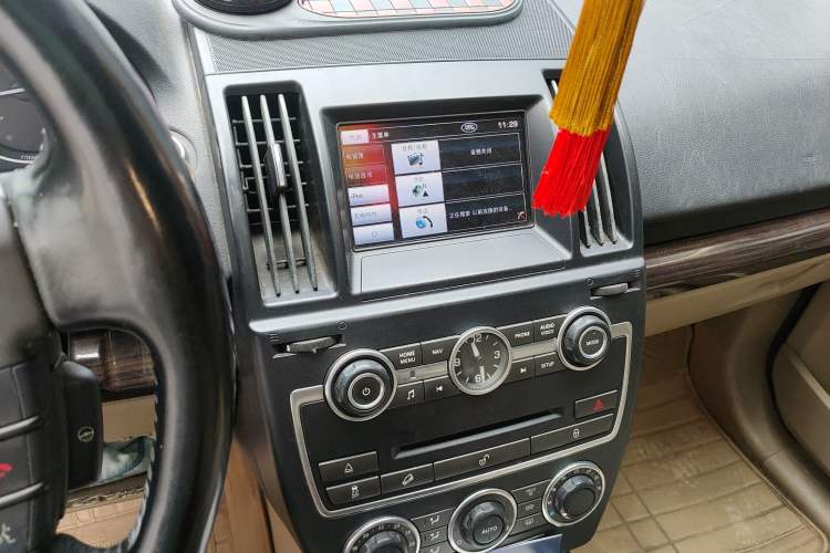 Used Land Rover Freelander 2 2013 2.2T SD4 SE Diesel Edition Audio And AC Panel