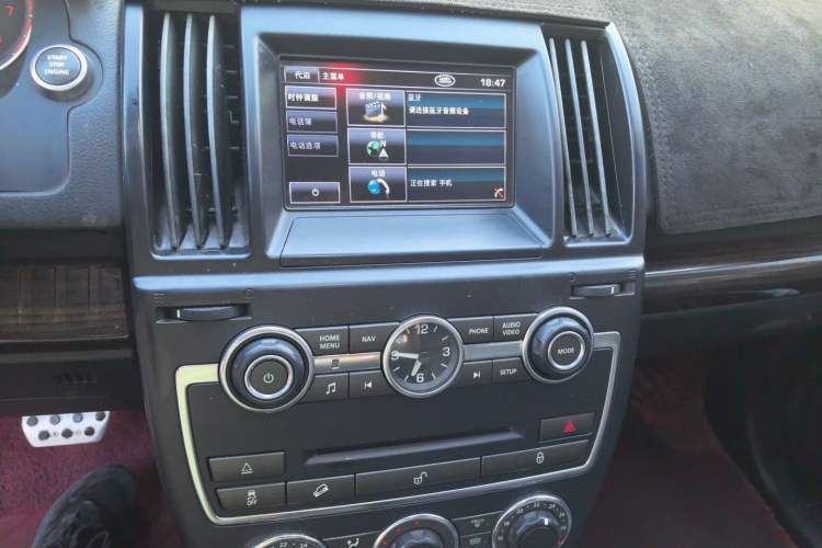 Used Land Rover Freelander 2 2013 2.0T Si4 SE Gasoline Edition Audio And AC Panel