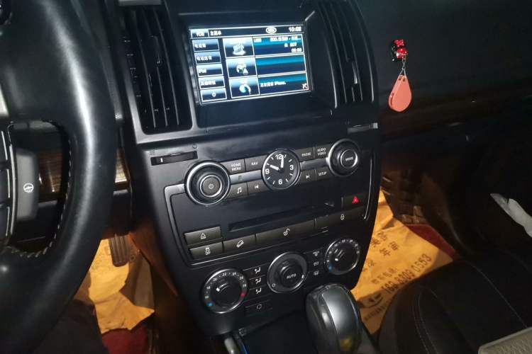 Used Land Rover Freelander 2 2013 2.2T SD4 SE Diesel Edition Audio And AC Panel