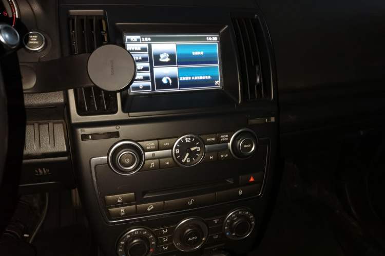 Used Land Rover Freelander 2 2013 2.2T SD4 S Diesel Version Audio And AC Panel
