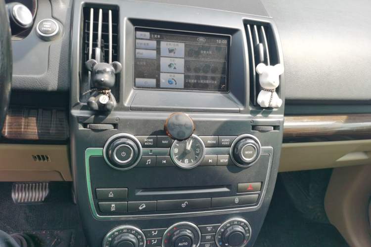 Used Land Rover Freelander 2 2013 2.0T Si4 SE Gasoline Edition Audio And AC Panel