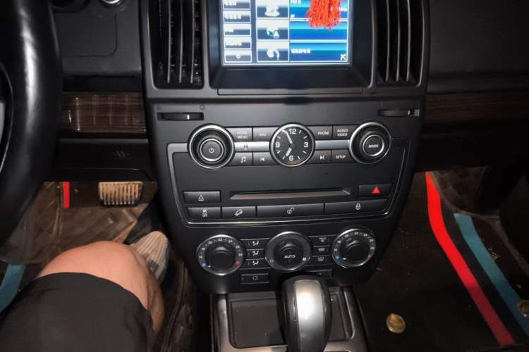 Used Land Rover Freelander 2 2013 2.2T SD4 SE Diesel Edition Audio And AC Panel