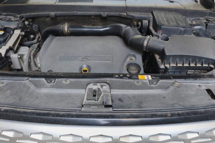 Used Land Rover Freelander 2 2013 2.2T SD4 SE Diesel Edition Engine Bay