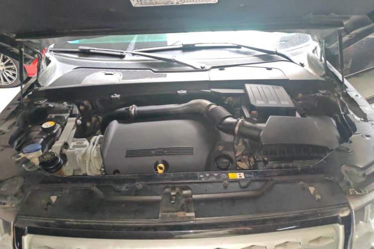 Used Land Rover Freelander 2 2013 2.2T SD4 SE Diesel Edition Engine Bay