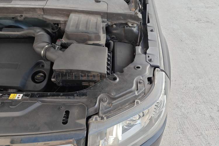 Used Land Rover Freelander 2 2013 2.2T SD4 SE Diesel Edition Engine Bay Left
