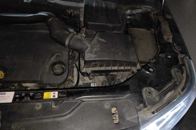 Used Land Rover Freelander 2 2013 2.2T SD4 SE Diesel Edition Engine Bay Left