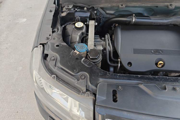 Used Land Rover Freelander 2 2013 2.2T SD4 SE Diesel Edition Engine Bay Right