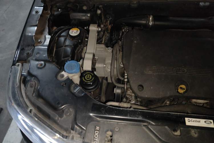 Used Land Rover Freelander 2 2013 2.2T SD4 SE Diesel Edition Engine Bay Right