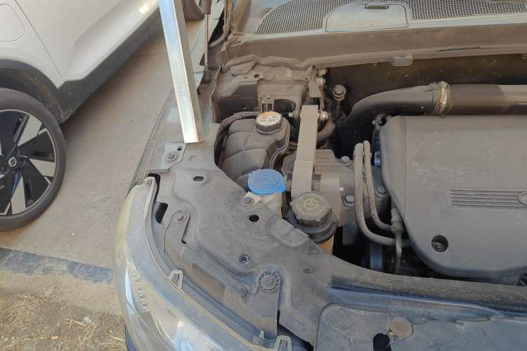 Used Land Rover Freelander 2 2013 2.2T SD4 SE Diesel Edition Engine Bay Right