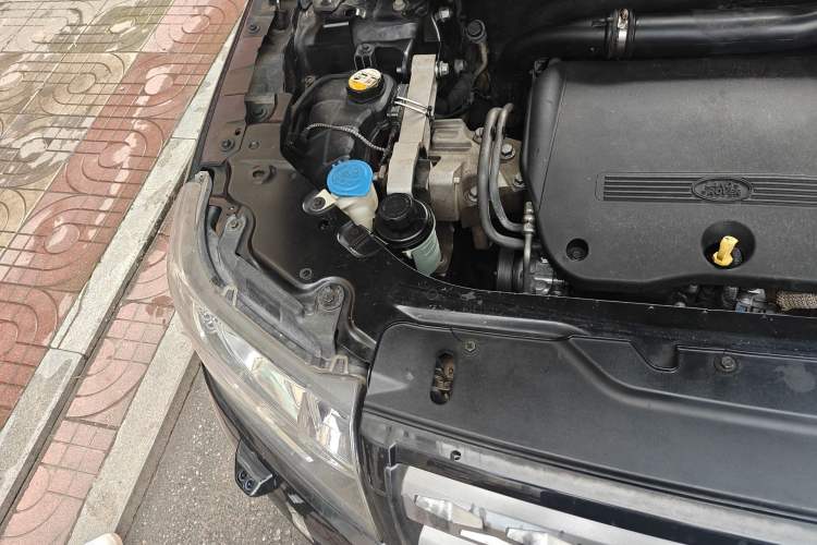 Used Land Rover Freelander 2 2013 2.2T SD4 SE Diesel Edition Engine Bay Right