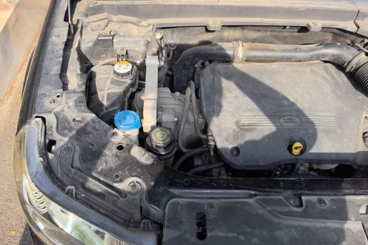 Used Land Rover Freelander 2 2013 2.2T SD4 S Diesel Version Engine Bay Right