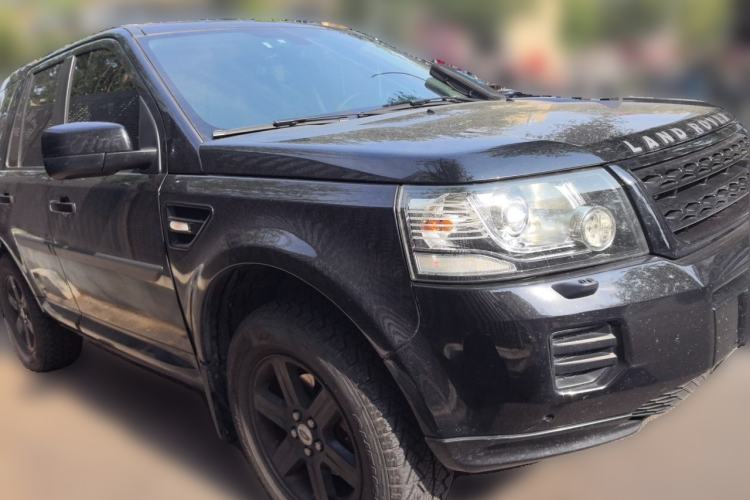 Used Land Rover Freelander 2 2013 2.2T SD4 S Diesel Version Front Right 45 Deg