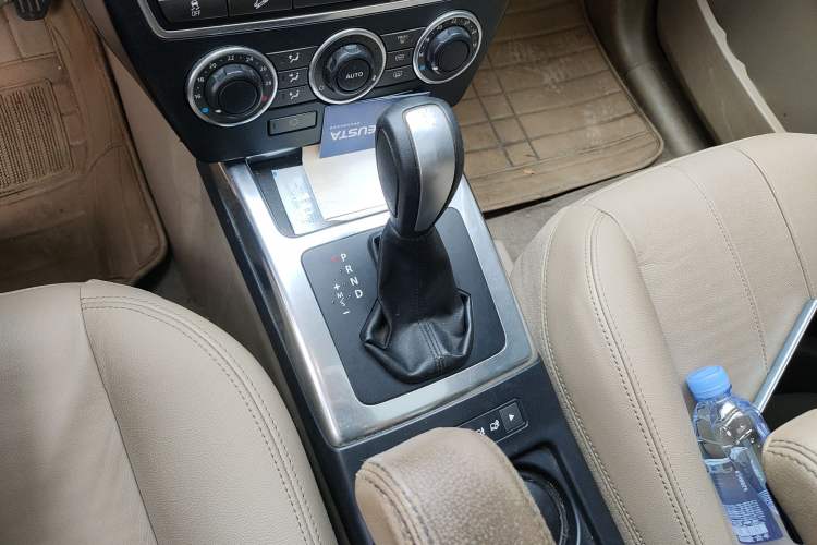 Used Land Rover Freelander 2 2013 2.2T SD4 SE Diesel Edition Gear Lever