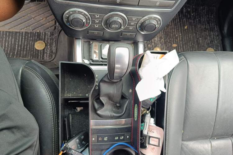 Used Land Rover Freelander 2 2013 2.2T SD4 SE Diesel Edition Gear Lever