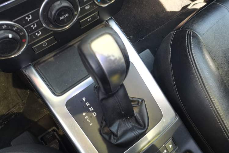 Used Land Rover Freelander 2 2013 2.2T SD4 SE Diesel Edition Gear Lever