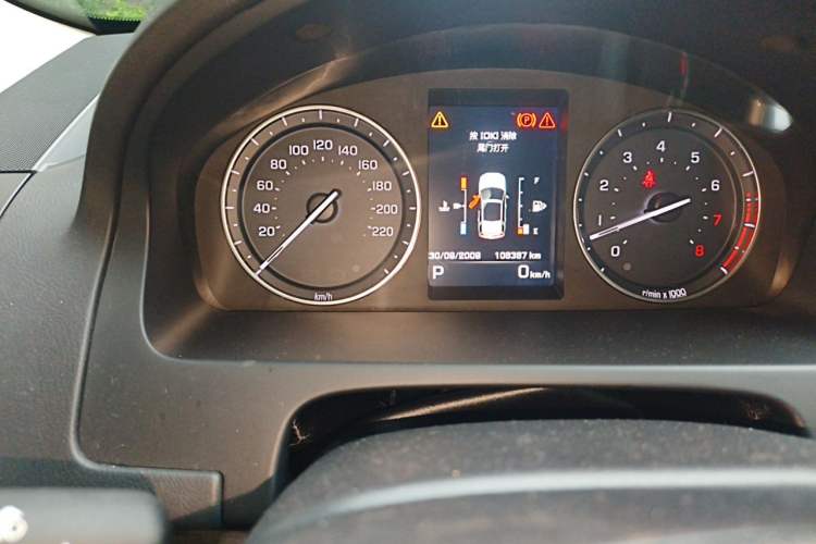 Used Land Rover Freelander 2 2013 2.0T Si4 SE Gasoline Edition Odometer Close Up