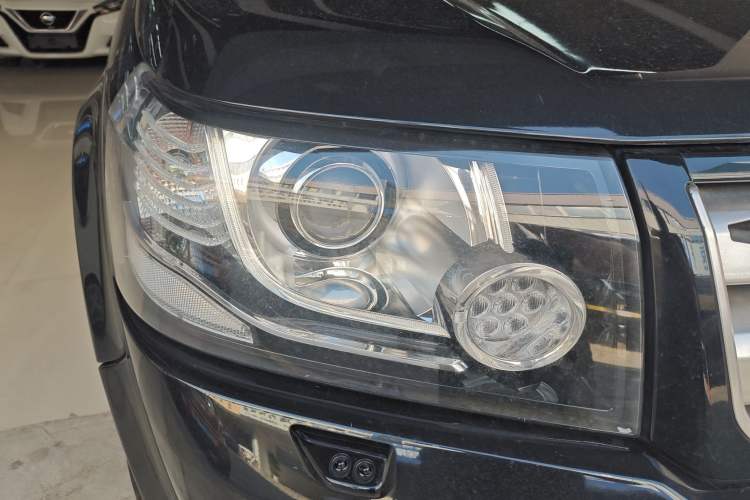 Used Land Rover Freelander 2 2013 2.0T Si4 Dynamic Limited Edition Right Front Headlight