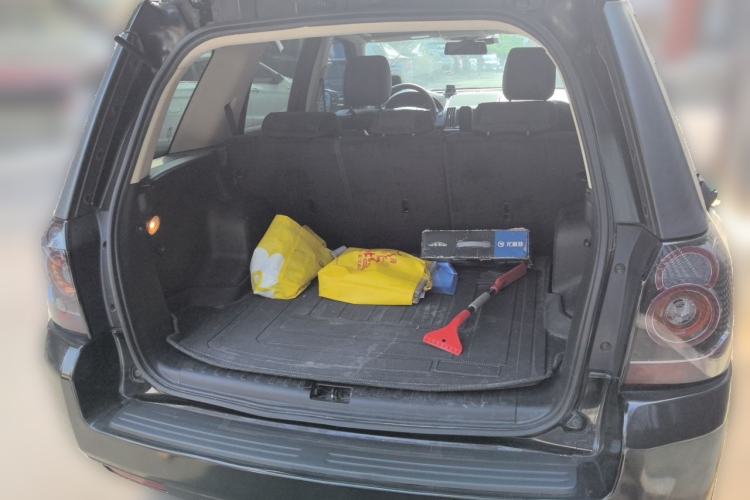 Used Land Rover Freelander 2 2013 2.2T SD4 S Diesel Version Trunk