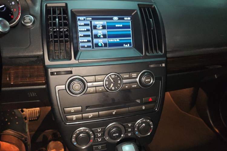 Used Land Rover Freelander 2 2013 2.0T Si4 SE Gasoline Edition Audio And AC Panel