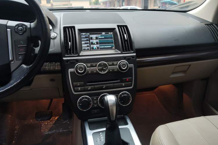 Used Land Rover Freelander 2 2013 2.2T SD4 SE Diesel Edition Audio And AC Panel