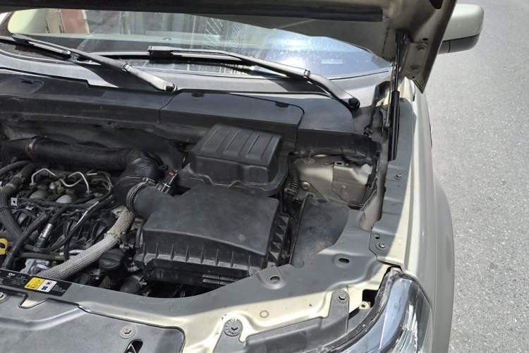 Used Land Rover Freelander 2 2013 2.2T SD4 SE Diesel Edition Engine Bay Left