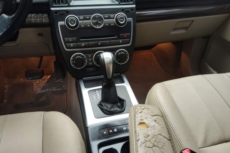 Used Land Rover Freelander 2 2013 2.2T SD4 SE Diesel Edition Gear Lever