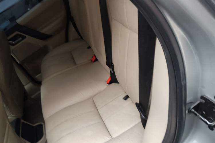 Used Land Rover Freelander 2 2013 2.2T SD4 SE Diesel Edition Left Rear Seat