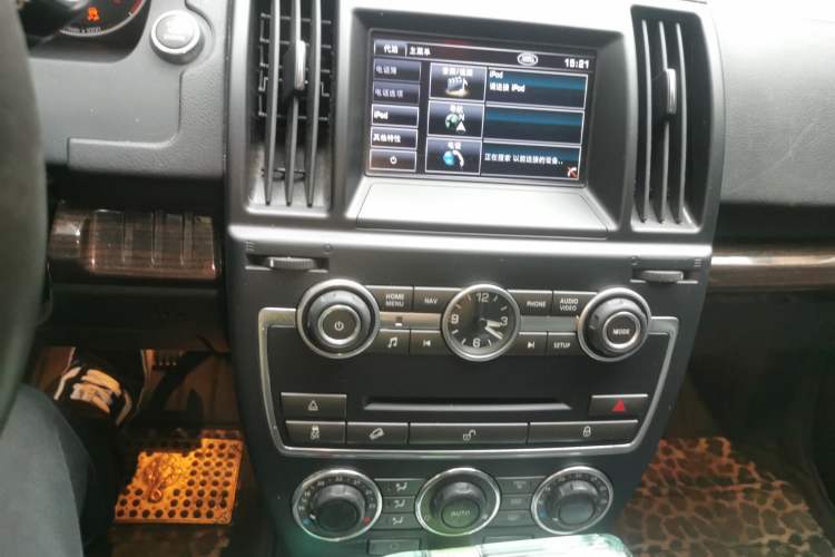 Used Land Rover Freelander 2 2013 2.2T SD4 SE Diesel Edition Audio And AC Panel