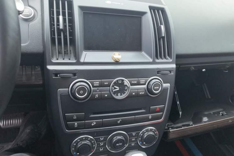Used Land Rover Freelander 2 2013 2.0T Si4 SE Gasoline Edition Audio And AC Panel