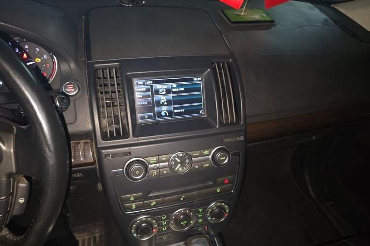 Used Land Rover Freelander 2 2013 2.0T Si4 SE Gasoline Edition Audio And AC Panel