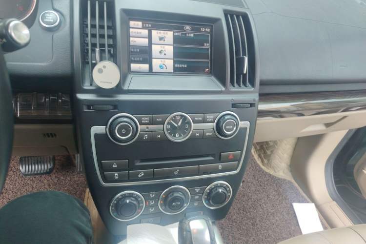 Used Land Rover Freelander 2 2013 2.0T Si4 SE Gasoline Edition Audio And AC Panel