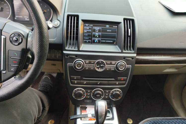 Used Land Rover Freelander 2 2013 2.0T Si4 SE Gasoline Edition Audio And AC Panel