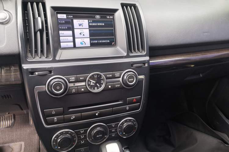 Used Land Rover Freelander 2 2013 2.2T SD4 SE Diesel Edition Audio And AC Panel