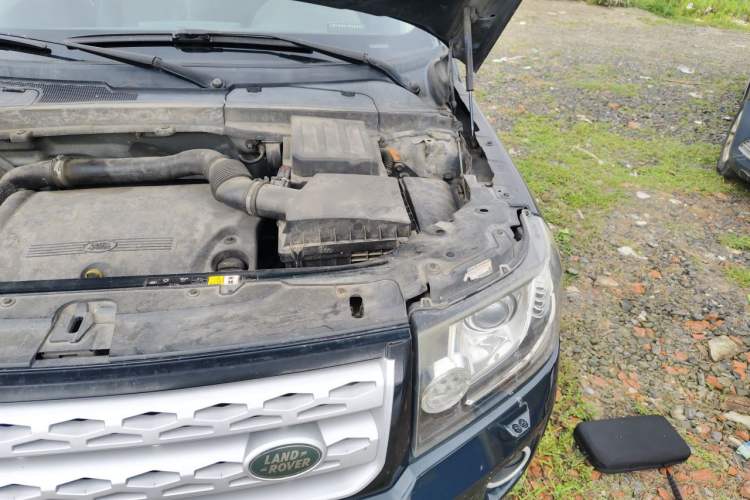 Used Land Rover Freelander 2 2013 2.2T SD4 SE Diesel Edition Engine Bay Left