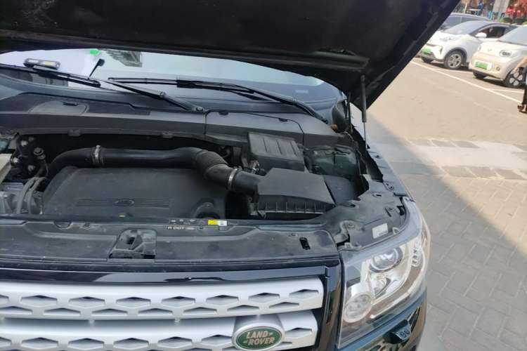 Used Land Rover Freelander 2 2013 2.2T SD4 SE Diesel Edition Engine Bay Left